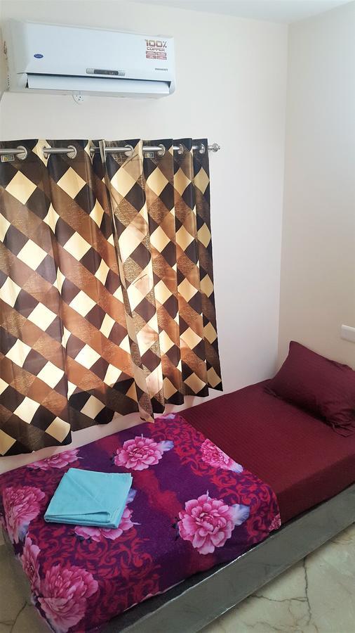 Krish Rooms And Stay Chennai Exterior photo