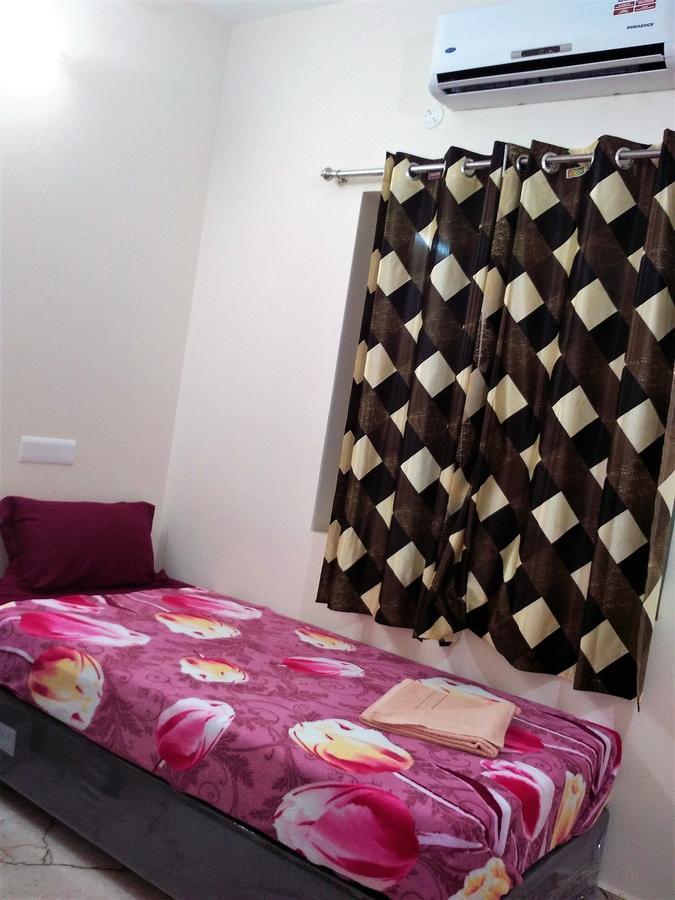 Krish Rooms And Stay Chennai Exterior photo